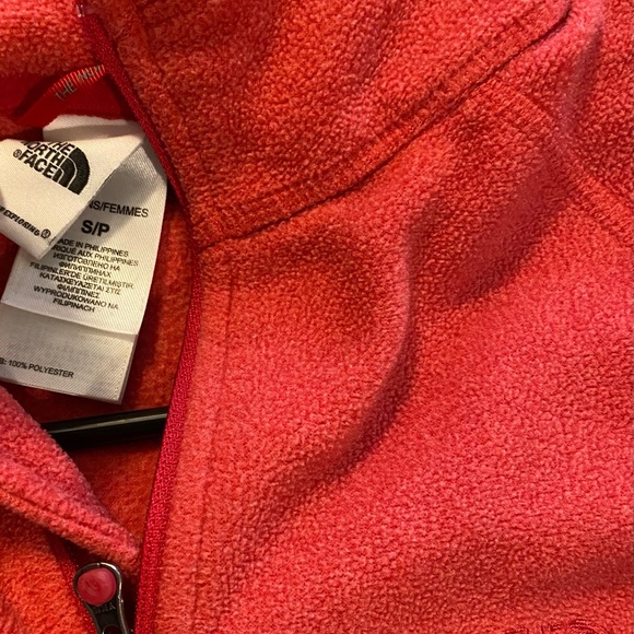 The North Face Women’s 1/2 zip Fleece Pullover - Picture 2 of 2
